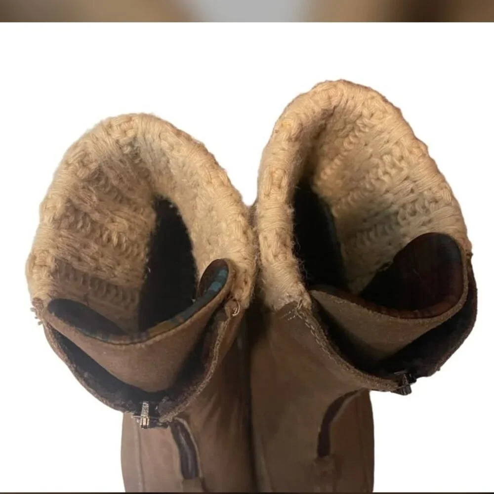 Aquatalia Leather Sweater Knit Cuff Front Zippered Wedge Boots Women's size 7.5
